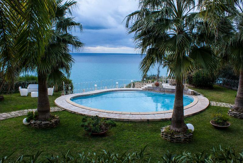 Caposperone Resort Палми Екстериор снимка